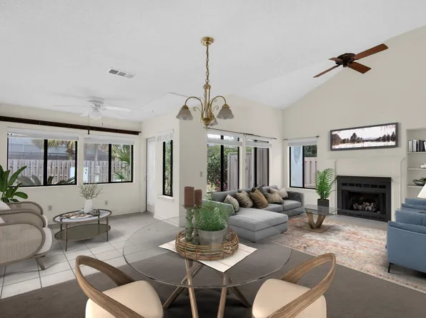 800 Bay Dr APT 15, Niceville, FL 32578