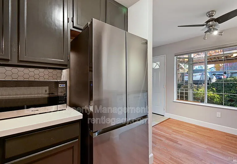 145 Glenwood — Photo 7