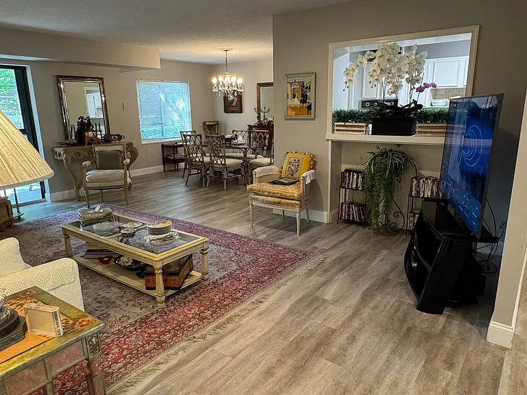 8330 Greensboro Dr #6/0003 — Photo 11