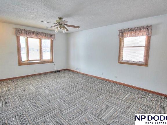 4th image of 640 Empire Ave