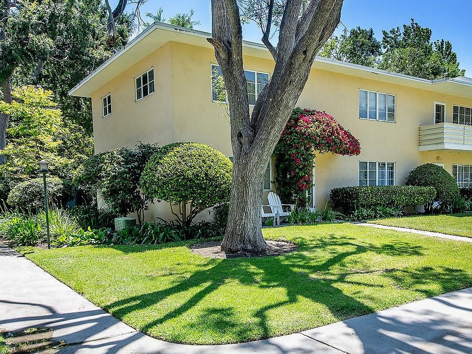 Front view (side end unit) - 2 story townhouse