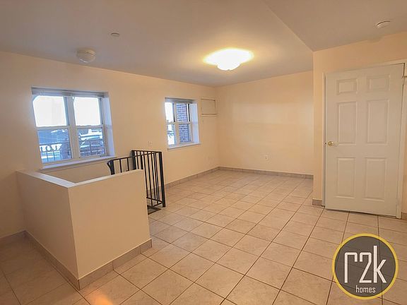 4th image of 3035 31st St APT 1F