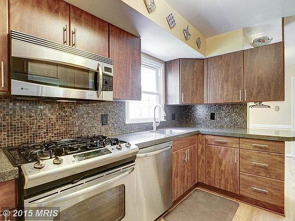 3rd image of 8400 Kay Ct