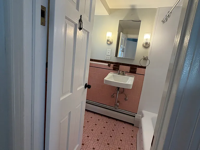 35 Catherine St #1 — Photo 23