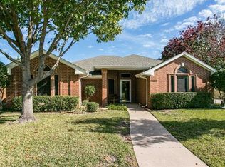6000 Western Creek Ln, Haltom City, TX 76137