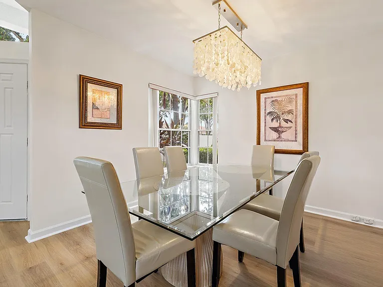 137 Eagleton Ct — Photo 4