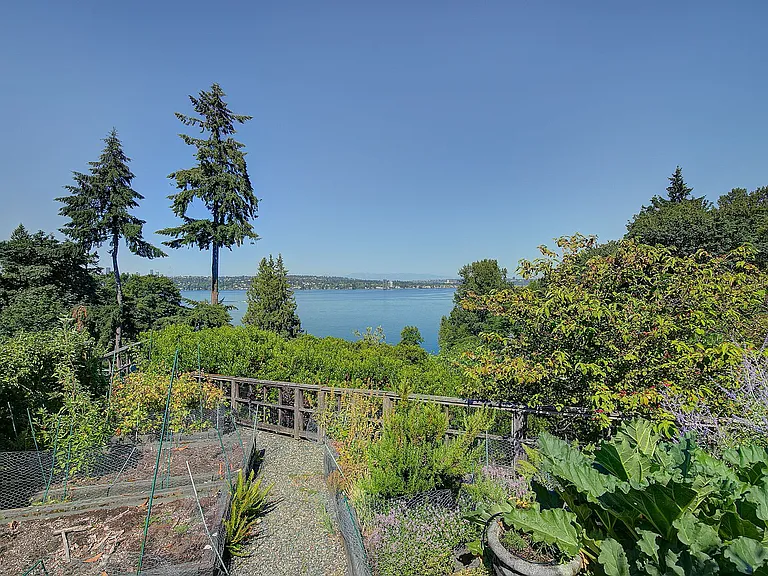 1645 Rambling Ln — Photo 15