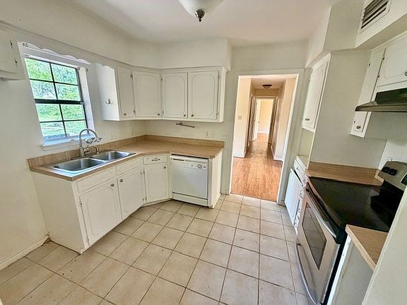 3rd image of 210 W Houston St