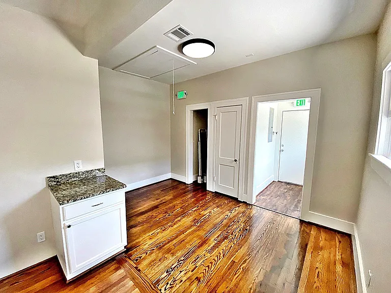 1625 W Alabama St — Photo 11
