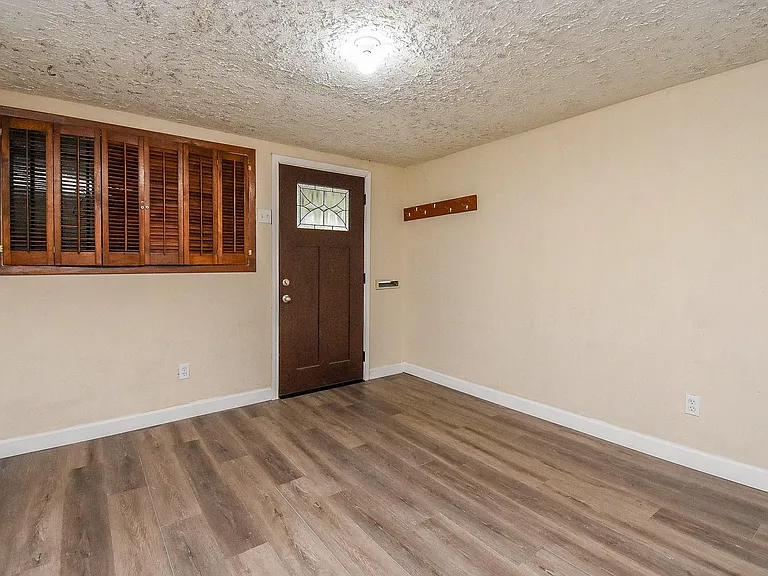 4021 Eddie St — Photo 5