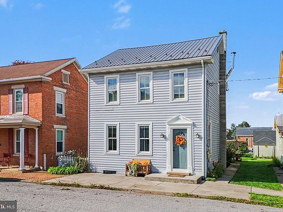 2nd image of 203 3rd St