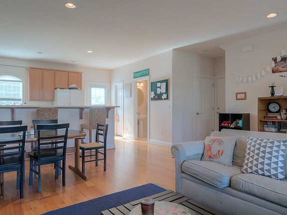 5th image of 600 Prospect St