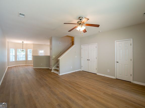 4th image of 511 Creel Ln