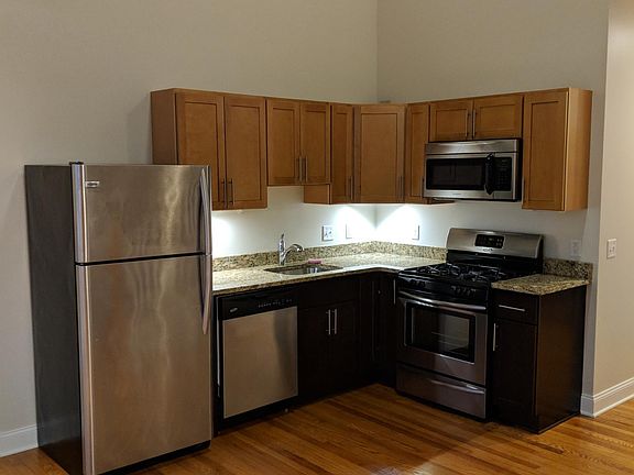 3rd image of 398 Lincoln Pkwy #8