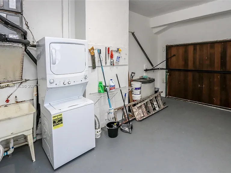 1015 Cortez St — Photo 25