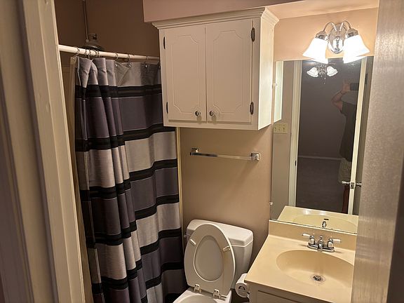 5th image of 15137 Parkwood Dr N