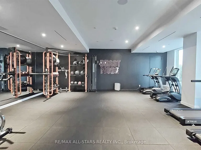 33 Helendale Ave #2302 — Photo 23