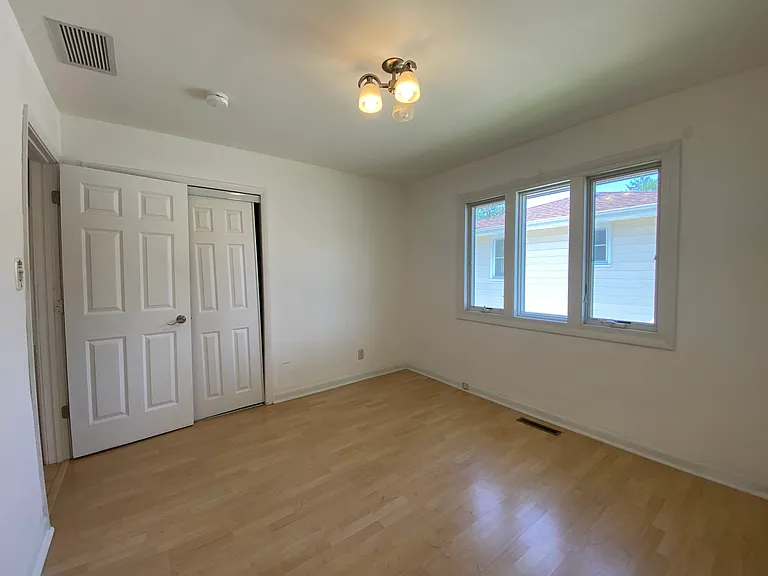 8143 Howard Ave — Photo 18