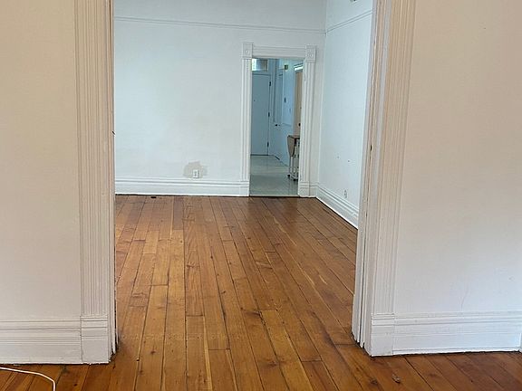 3rd image of 1033 W Wellington Ave #2