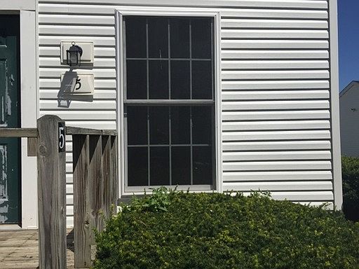 2nd image of 5 Revere Ln