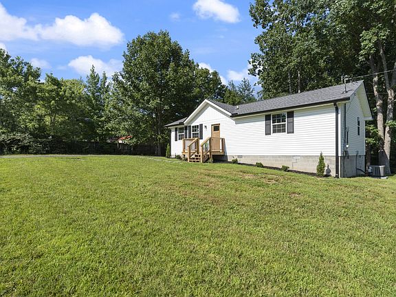 3rd image of 1101 Chestnut Dr