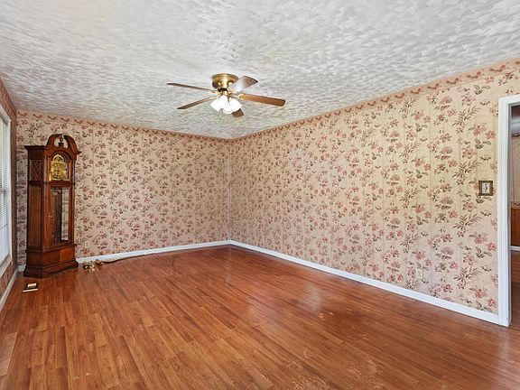3rd image of 125 Grogan Cir
