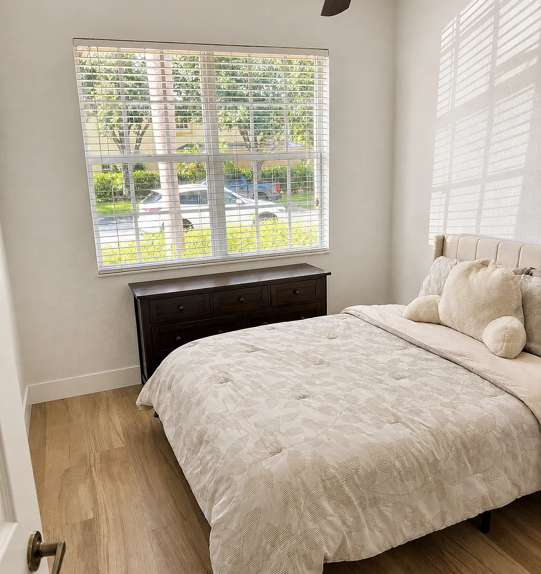 4 bed, 1699 sqft, $1,400 — Photo 2
