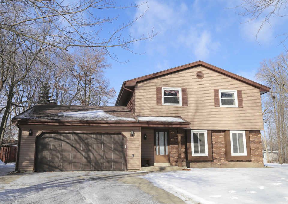 1st image of 8035 W Bur Oak Ct