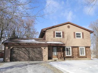 8035 W Bur Oak Ct, Franklin, WI 53132