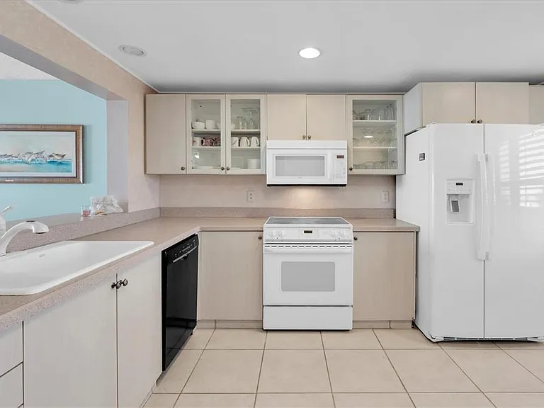 14950 Gulf Blvd #402 — Photo 8