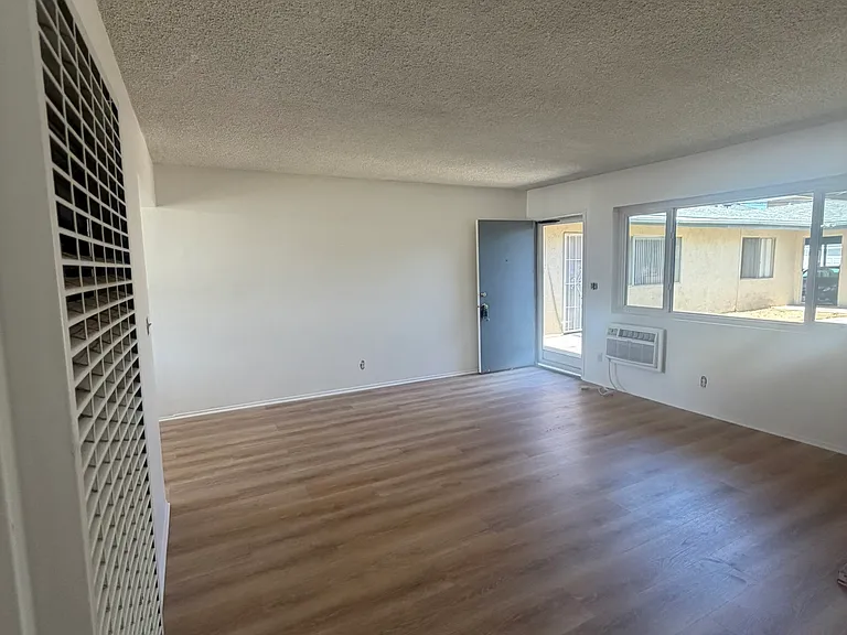 833 Bonita Ave — Photo 5