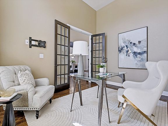 3rd image of 1048 Kenilworth St