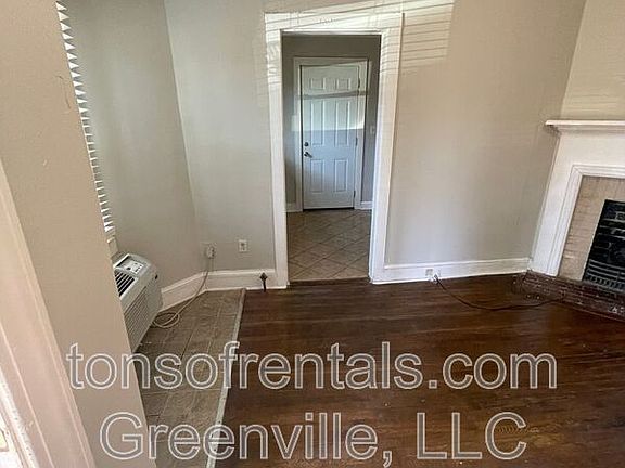 3rd image of 367 Palmer St