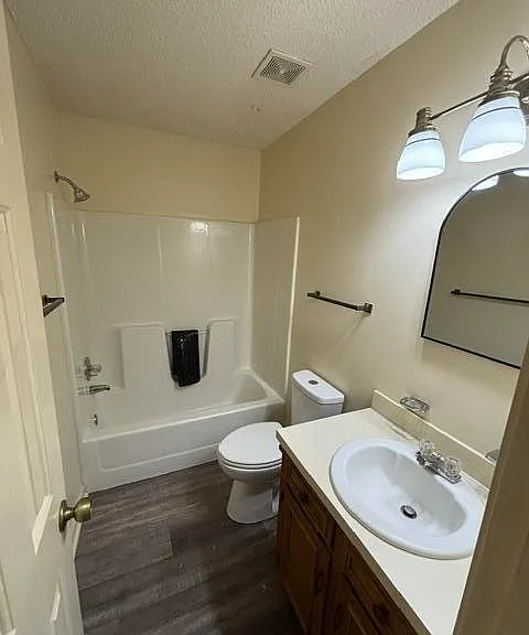 1059 N Guignard Dr — Photo 9