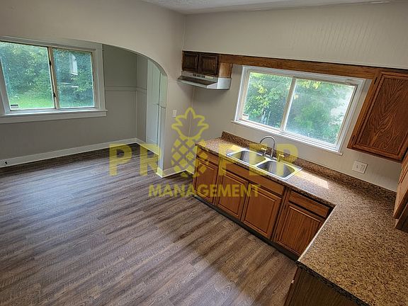 3rd image of 182 Lorenz Ave