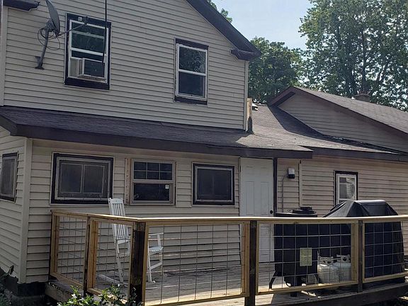 3rd image of 215 N Clark St