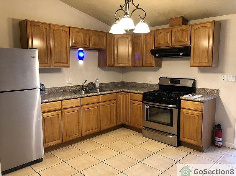 2nd image of 2618 Ophelia Ave