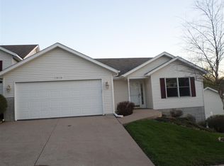1619 Shady Glen Dr, Davenport, IA 52807