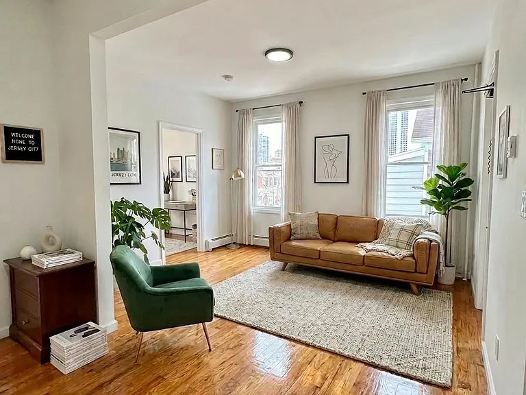 245 Duncan Ave #4 — Photo 1