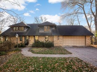 2032 Blackberry Ln, Wayzata, MN 55391