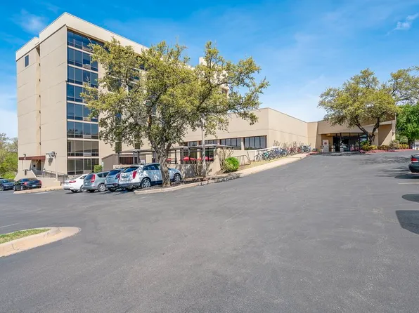 Central Plaza Living