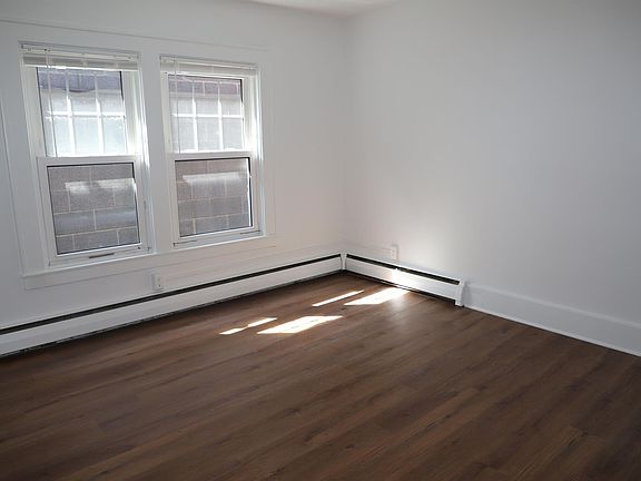 4th image of 271 W Maple Rd #5