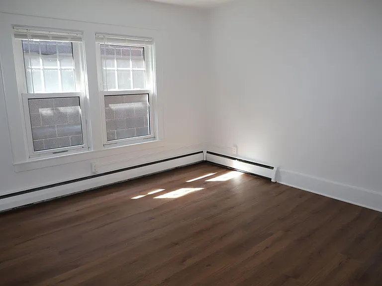 271 W Maple Rd #5 — Photo 4