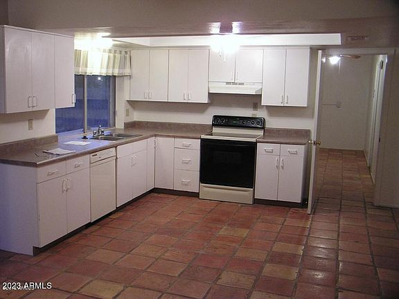 3rd image of 4819 W VOGEL Avenue