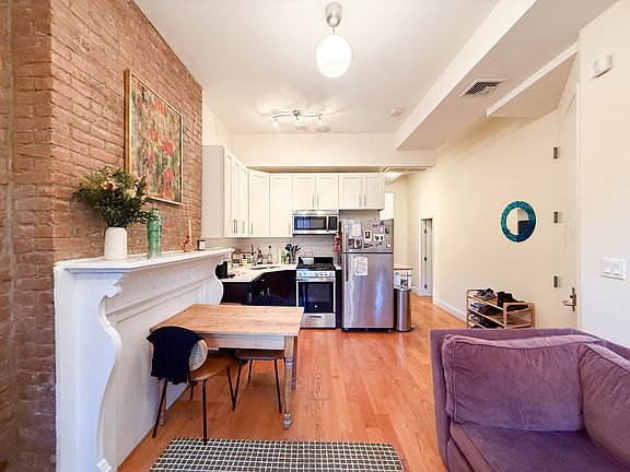 4th image of 286 Macon St #2