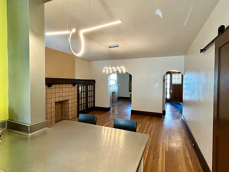 Kitchen bar | dining room