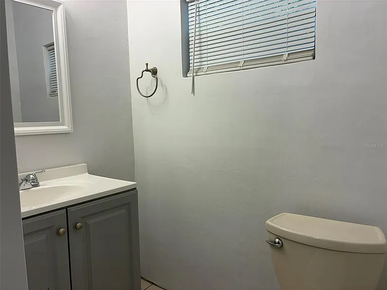 2515 Formosa Ave — Photo 8