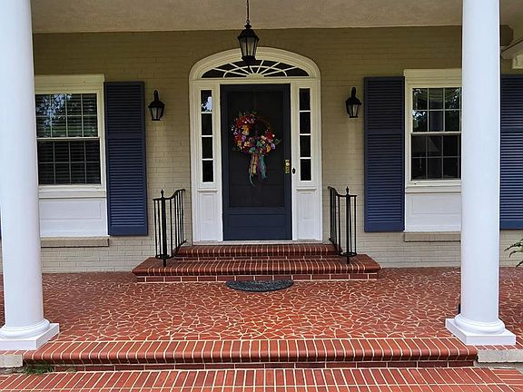 3rd image of 108 Pinecrest Dr