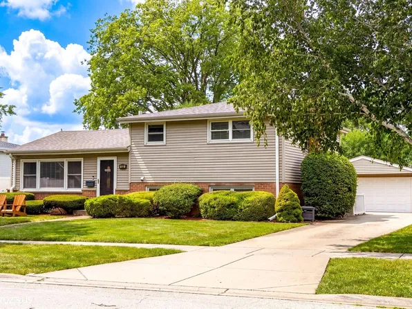 148 Jeffery Ln, Des Plaines, IL 60018