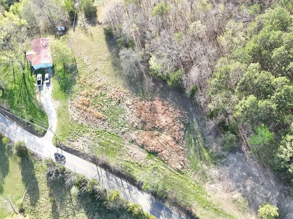 809 Emery Rd, Soddy Daisy, TN 37379